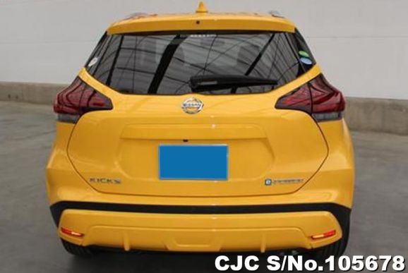 Nissan Kicks in Yellow for Sale Image 5