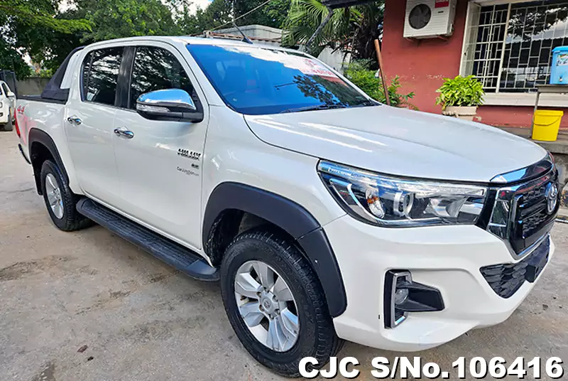 Toyota Hilux in White for Sale Image 0