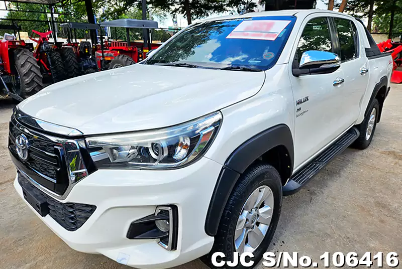 Toyota Hilux in White for Sale Image 3