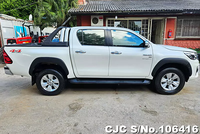 Toyota Hilux in White for Sale Image 4