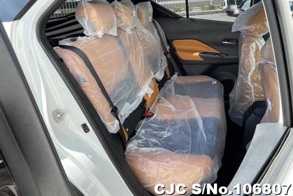Nissan Kicks in White for Sale Image 4