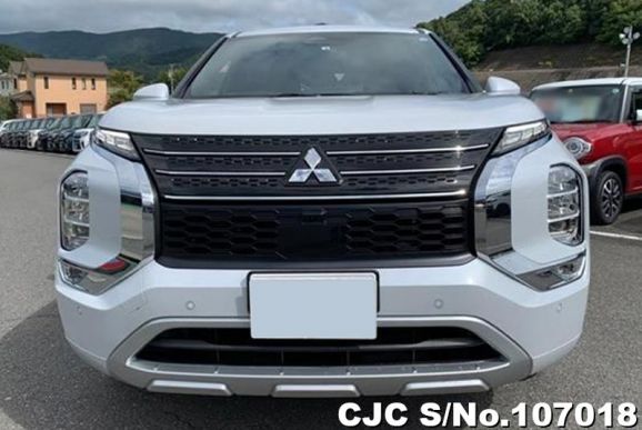 Mitsubishi Outlander in White for Sale Image 4