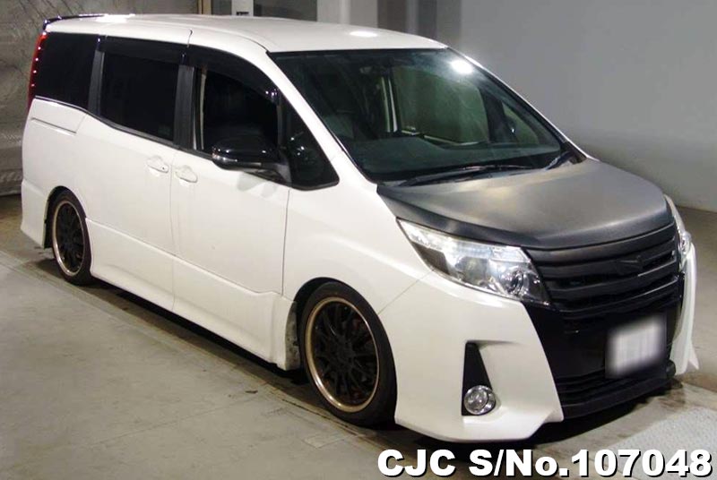 Toyota / Noah 2014