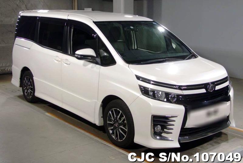 Toyota / Voxy 2014