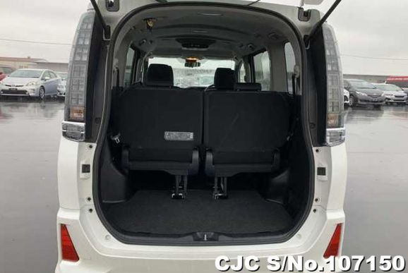 Toyota Voxy in Pearl for Sale Image 6