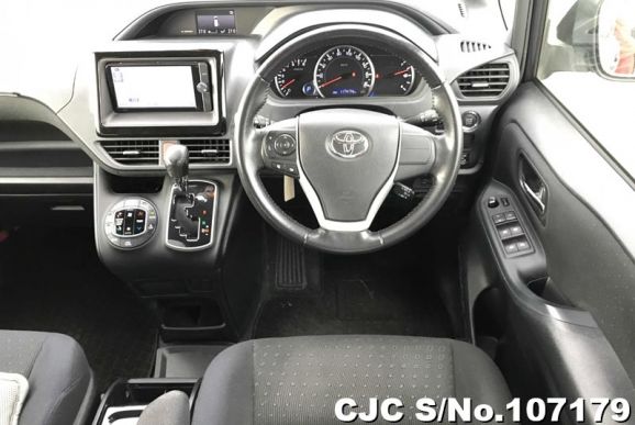 Toyota Voxy in Gray for Sale Image 12