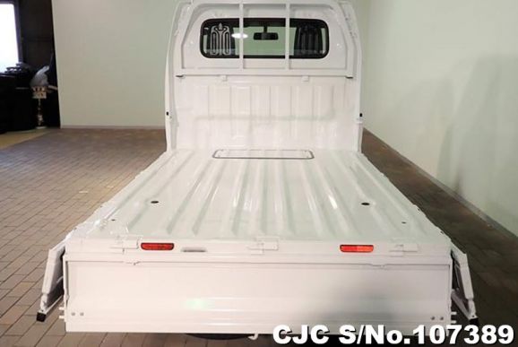 Nissan Clipper in White for Sale Image 6