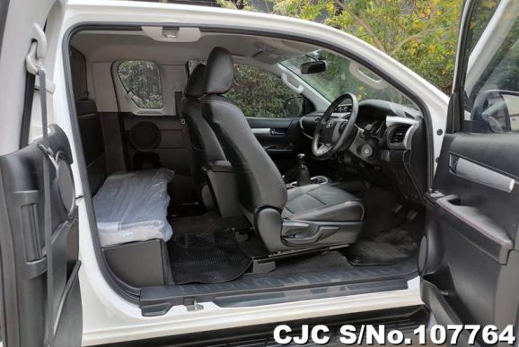 Toyota Hilux in White for Sale Image 13