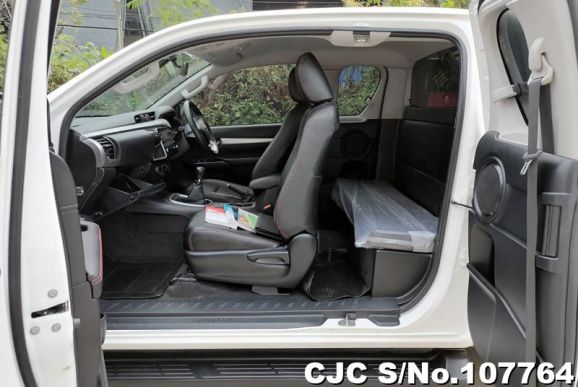 Toyota Hilux in White for Sale Image 14