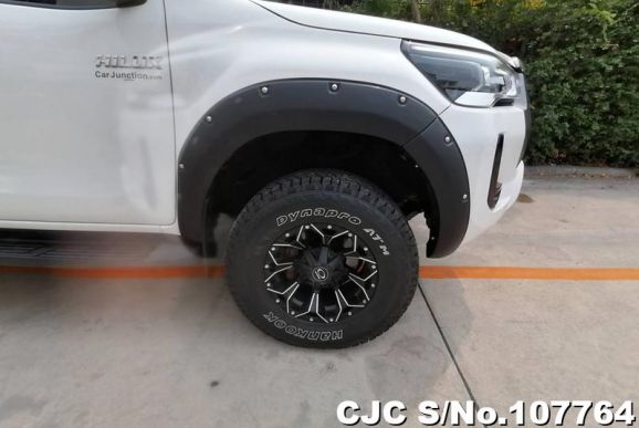 Toyota Hilux in White for Sale Image 17