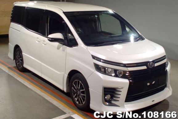 Toyota Voxy in white for Sale Image 0