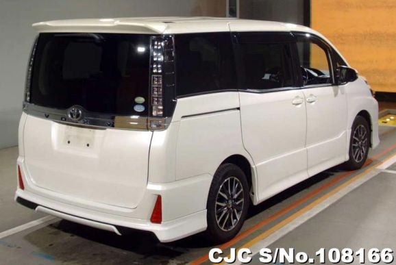 Toyota Voxy in white for Sale Image 2