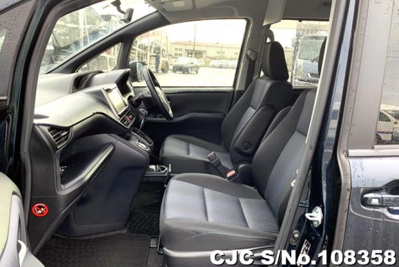 Toyota Voxy in Black for Sale Image 9