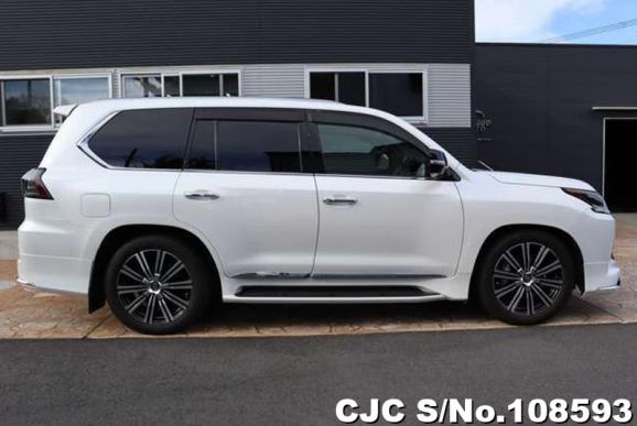 Lexus LX 570 in Pearl for Sale Image 6