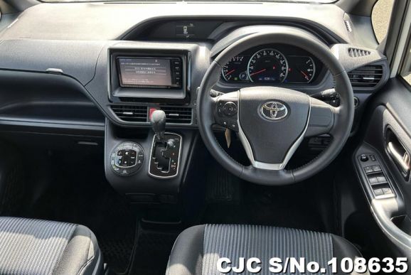 Toyota Voxy in White for Sale Image 9