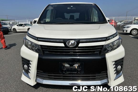 Toyota Voxy in White for Sale Image 4
