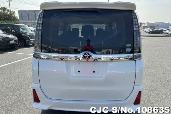 Toyota Voxy in White for Sale Image 5