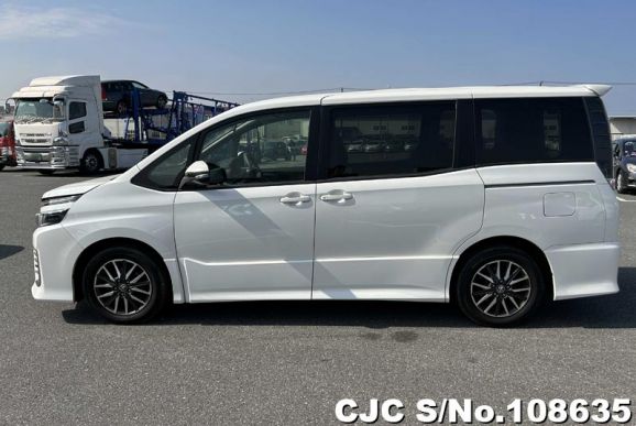 Toyota Voxy in White for Sale Image 7
