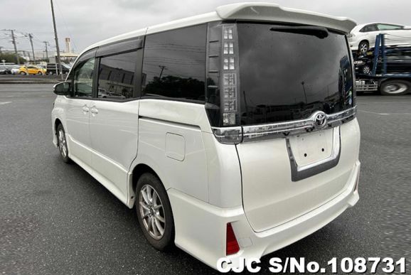 Toyota Voxy in White for Sale Image 1