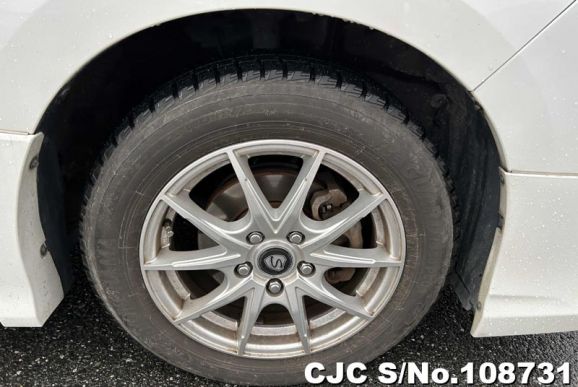 Toyota Voxy in White for Sale Image 15
