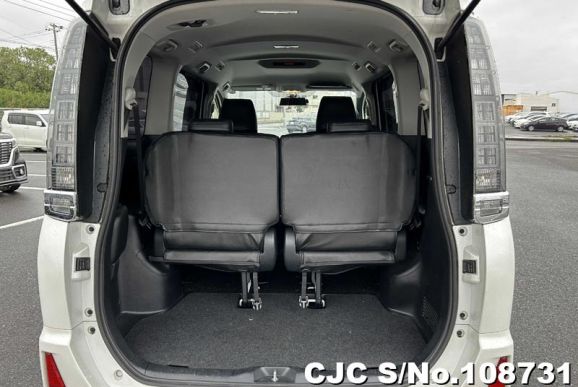 Toyota Voxy in White for Sale Image 8