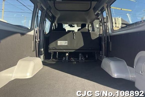 Nissan Caravan in Gray for Sale Image 3