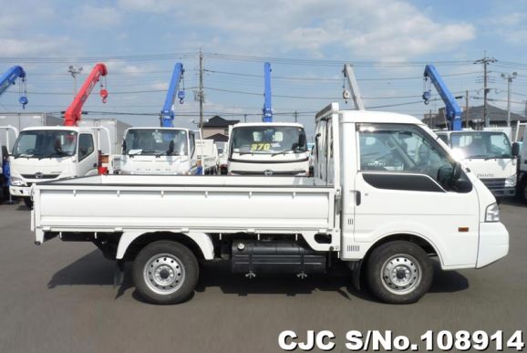 Nissan Vanette in White for Sale Image 4