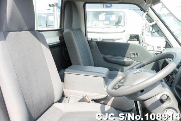 Nissan Vanette in White for Sale Image 9