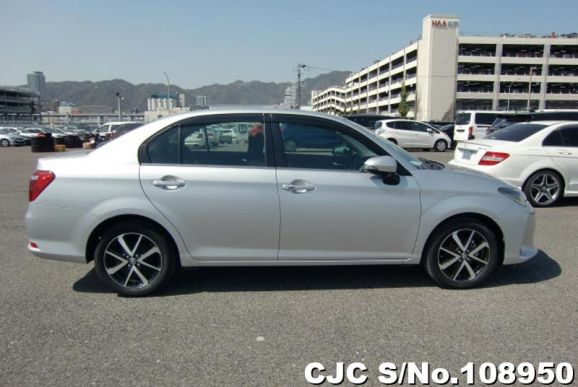 Toyota Corolla Axio in Silver for Sale Image 6