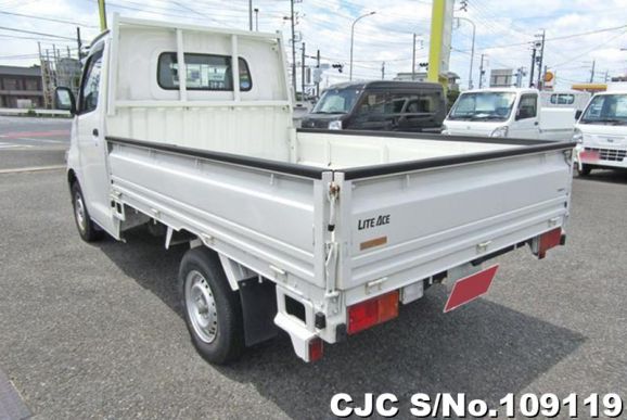 Toyota Liteace Truck in White for Sale Image 1