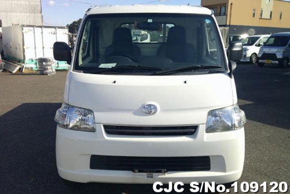 Toyota Townace in White for Sale Image 5