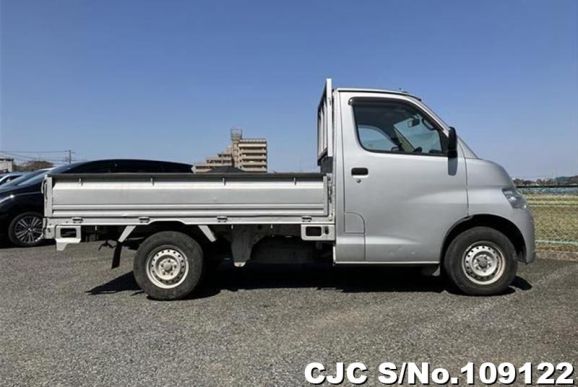 Toyota Townace in Silver for Sale Image 3