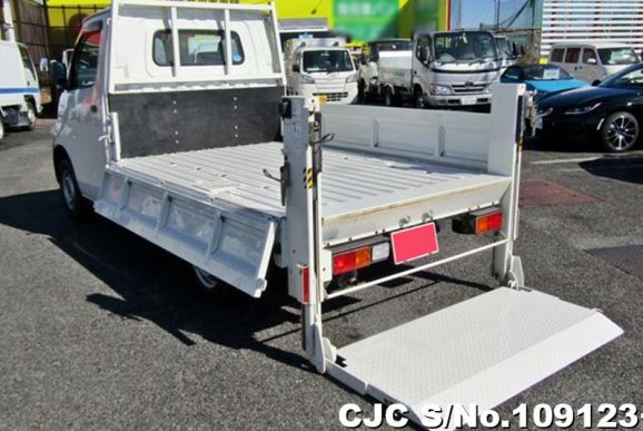 Toyota Townace in White for Sale Image 2