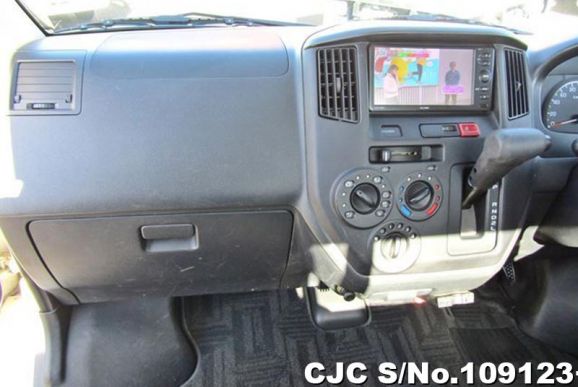 Toyota Townace in White for Sale Image 10