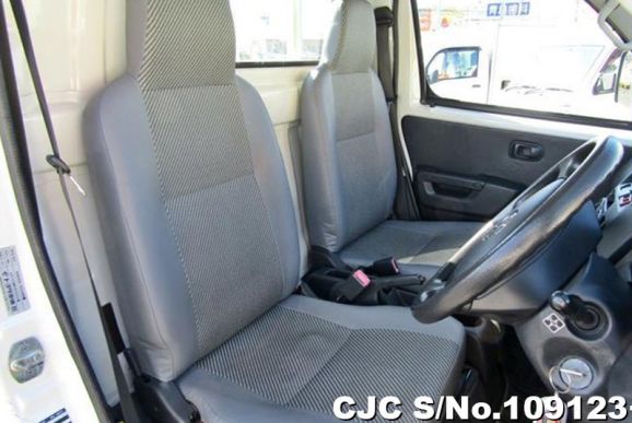 Toyota Townace in White for Sale Image 11