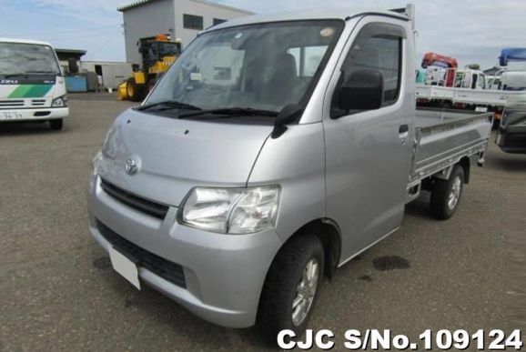 Toyota Liteace Truck in Silver for Sale Image 3