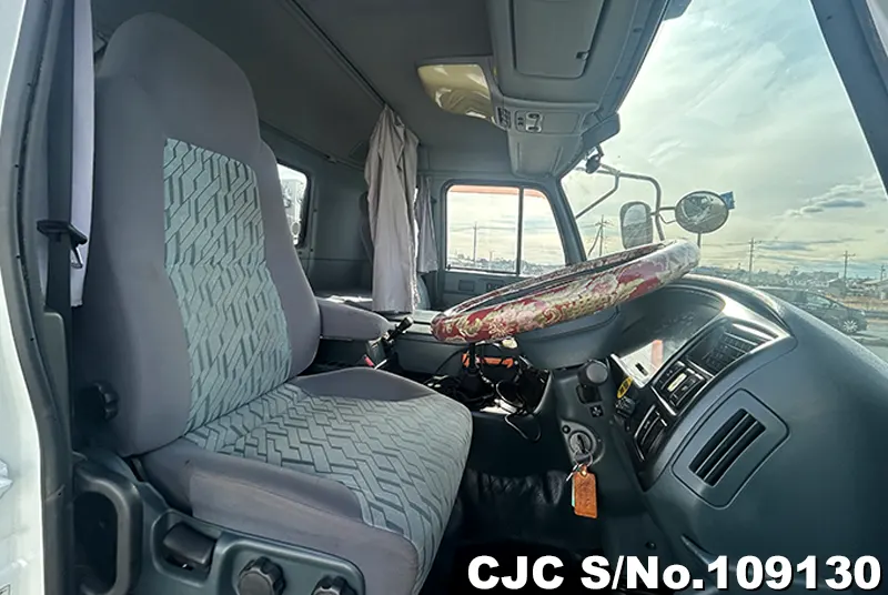 2004 Nissan / UD Stock No. 109130