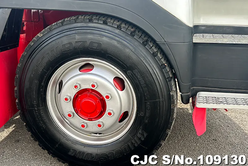 2004 Nissan / UD Stock No. 109130