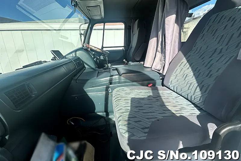 2004 Nissan / UD Stock No. 109130