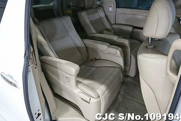Toyota Alphard in White for Sale Image 4