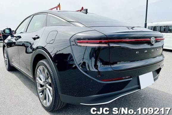 Toyota Crown Crossover in Black for Sale Image 1