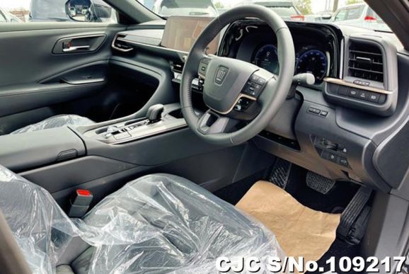 Toyota Crown Crossover in Black for Sale Image 8