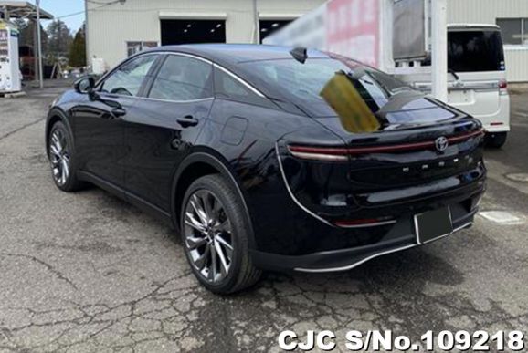 Toyota Crown Crossover in Black for Sale Image 2