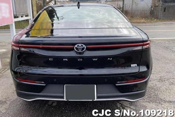 Toyota Crown Crossover in Black for Sale Image 4