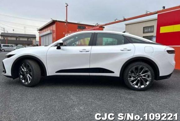 Toyota Crown Crossover in Pearl for Sale Image 6