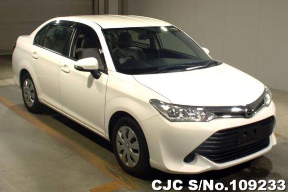 Toyota Corolla Axio in White for Sale Image 0