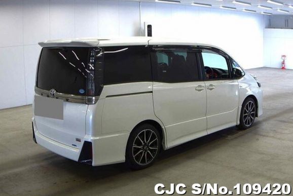 Toyota Voxy in Pearl for Sale Image 2