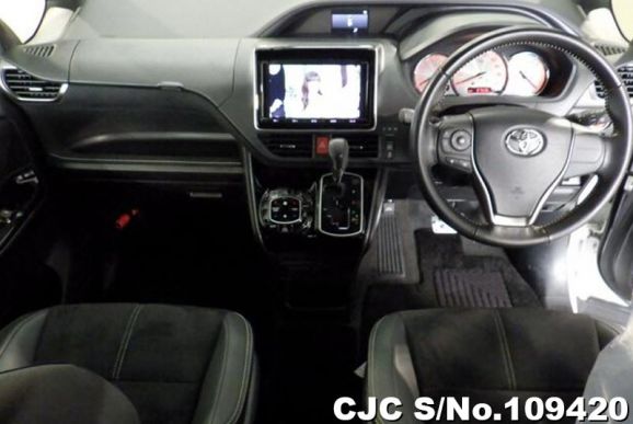 Toyota Voxy in Pearl for Sale Image 4