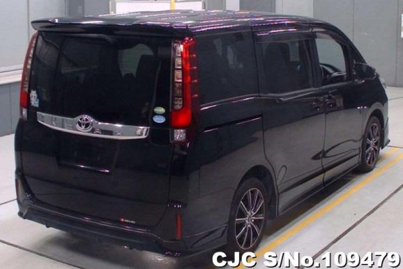 Toyota Noah in Black for Sale Image 2