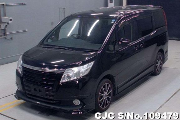 Toyota Noah in Black for Sale Image 3